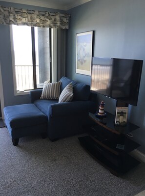 Smart TV, DVD player, books - Myrtle Beach Resort-Direct Oceanfront-free waterpark/grills-Recently updated! (Myrtle Beach)