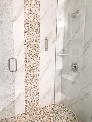 Combined shower/tub, hair dryer, towels, soap