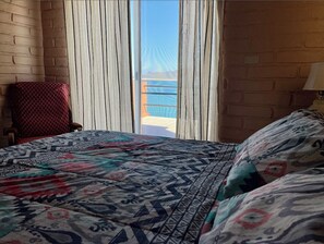 2 bedrooms, internet, bed sheets