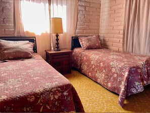 2 bedrooms, internet, bed sheets