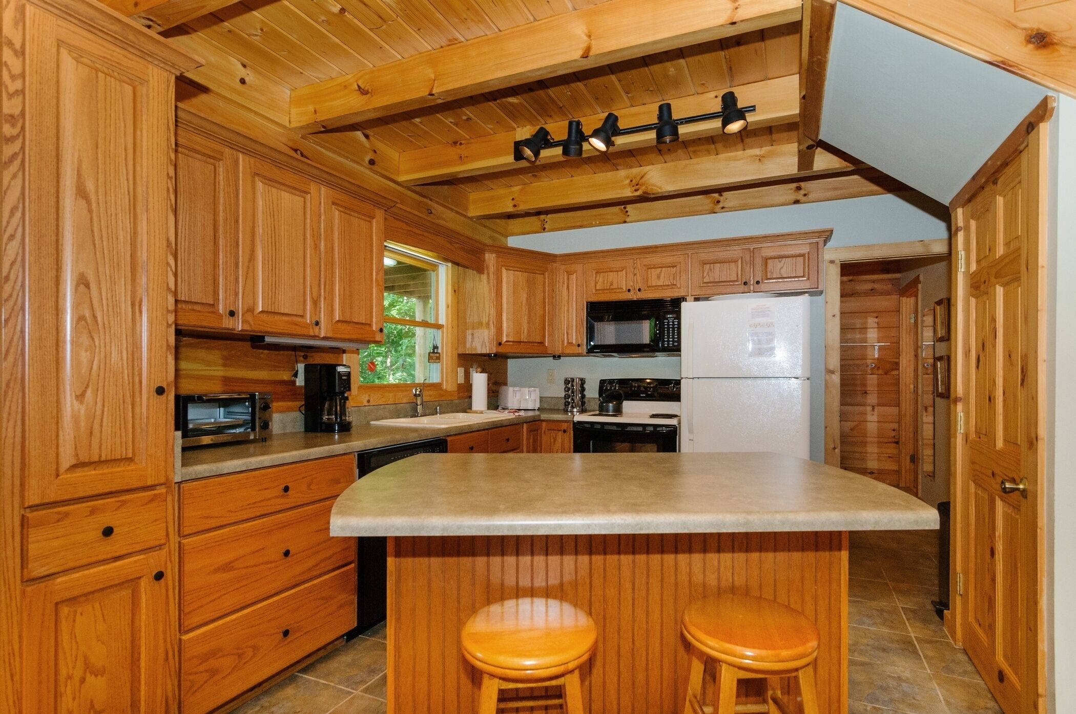 Log Cabin w/game rm, firepit, views of Chimney Rock Mtn, 1/4 mi to hiking trails