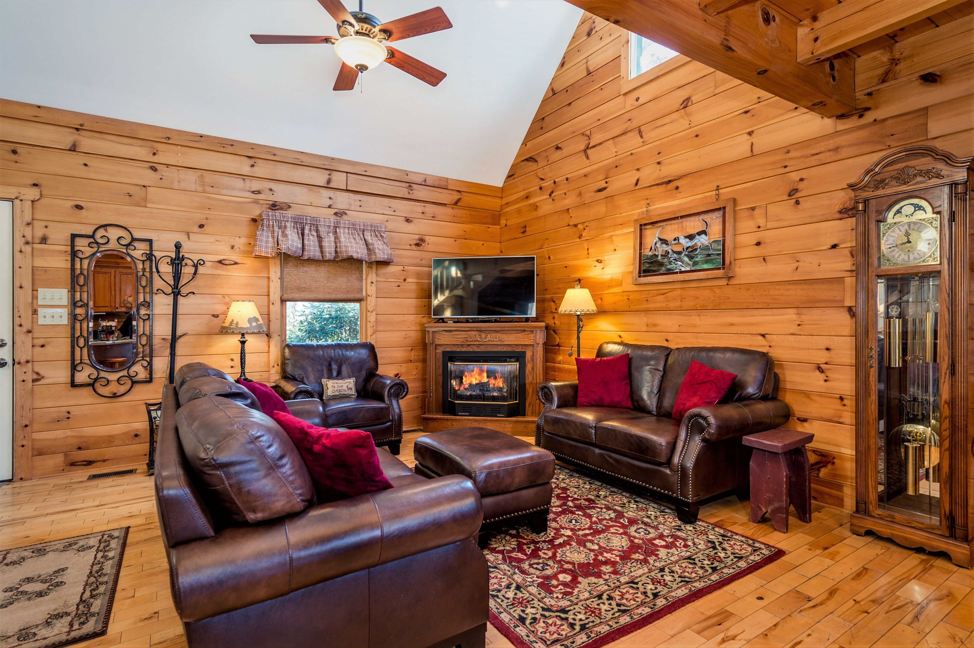 Log Cabin w/game rm, firepit, views of Chimney Rock Mtn, 1/4 mi to hiking trails