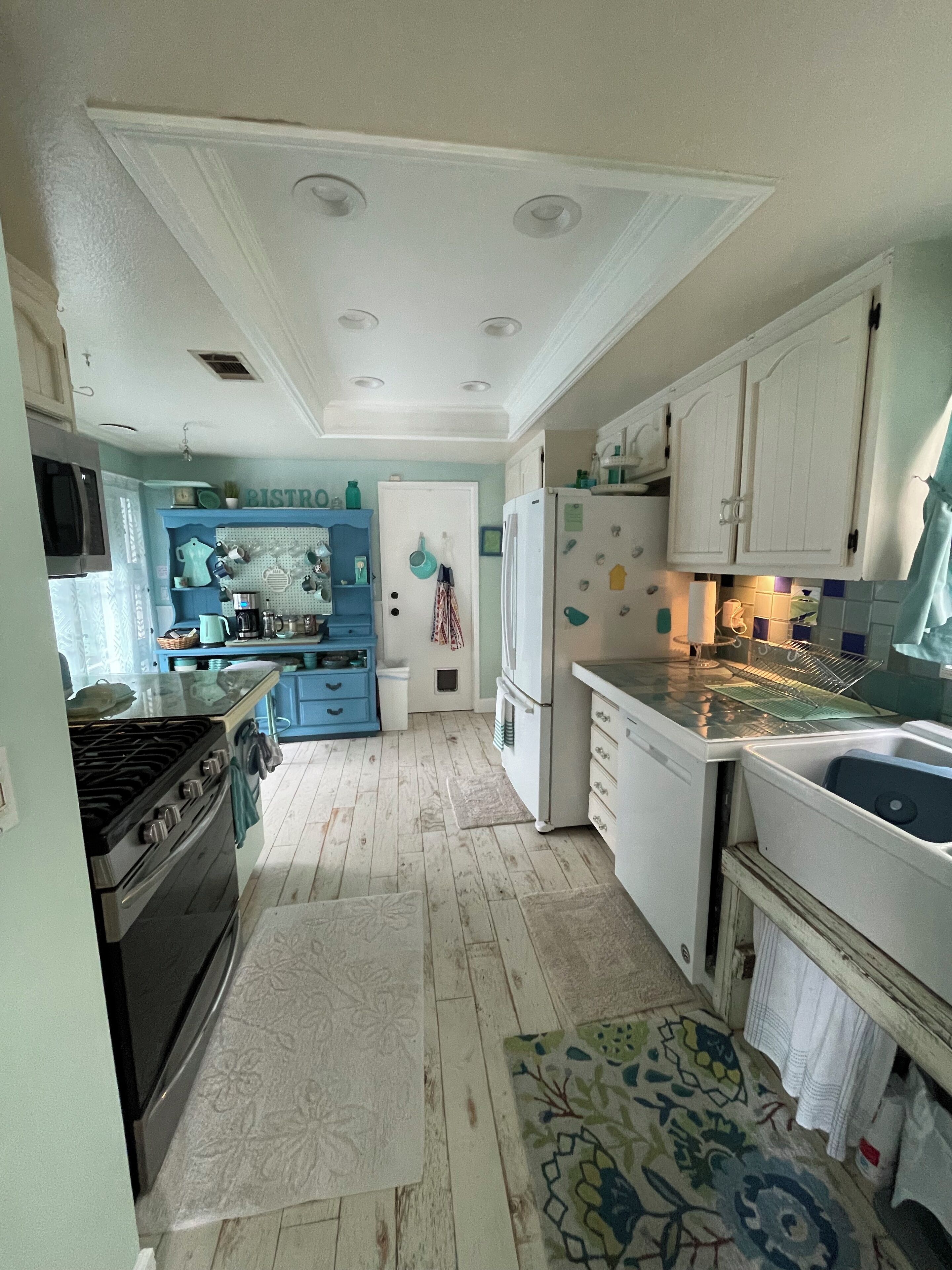 BEACH COTTAGE steps from OCEANFRONT and BAY beaches, close to SoCal attractions 