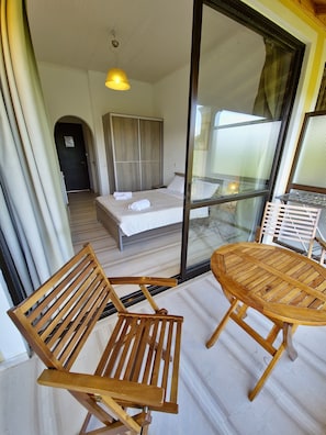 1 bedroom, travel cot, free WiFi, bed sheets