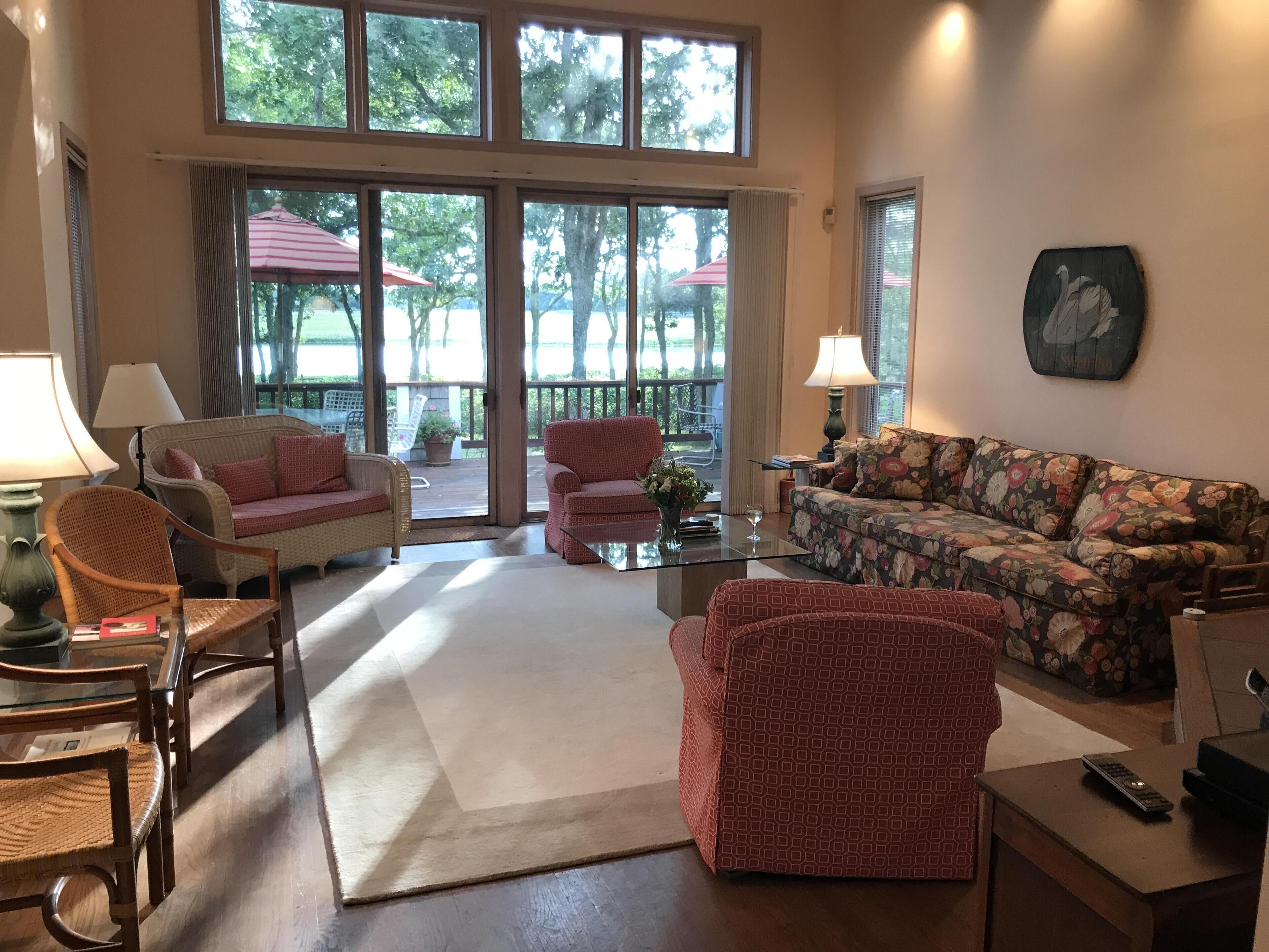 Fields & Pond Views - Minutes To Long Point Beach