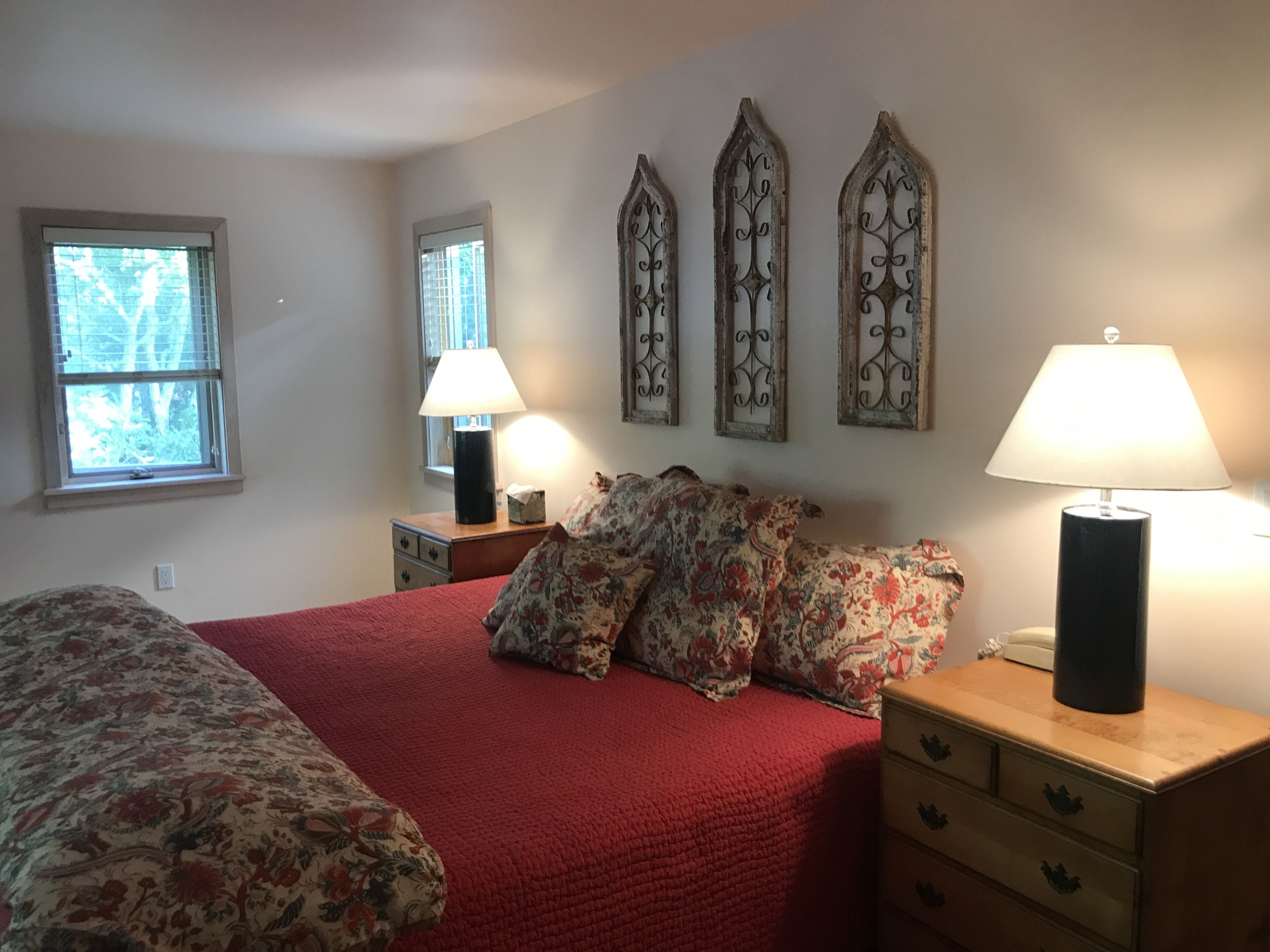 Fields & Pond Views - Minutes To Long Point Beach