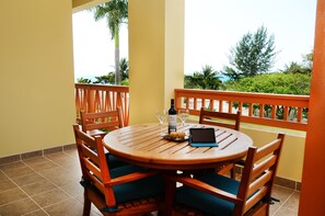 Outdoor dining - 2BR 221: Sleeps 6, Bunks, Pool, Hot Tub, Sea Views (Placencia)