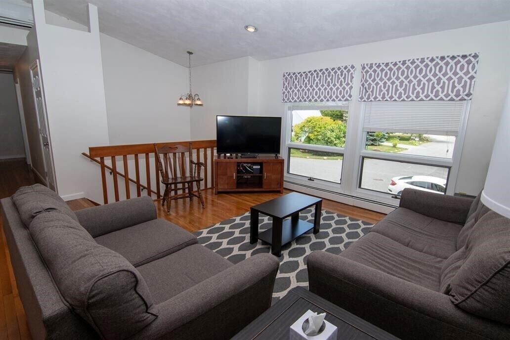 Beautiful Five Bdrm Scarborough Beach House!!