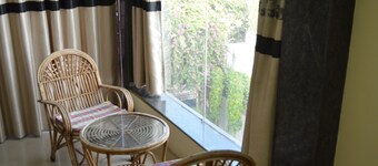 Redchillies Studio Apartment [ Bedroom + Study Room ] - Sleeps 4