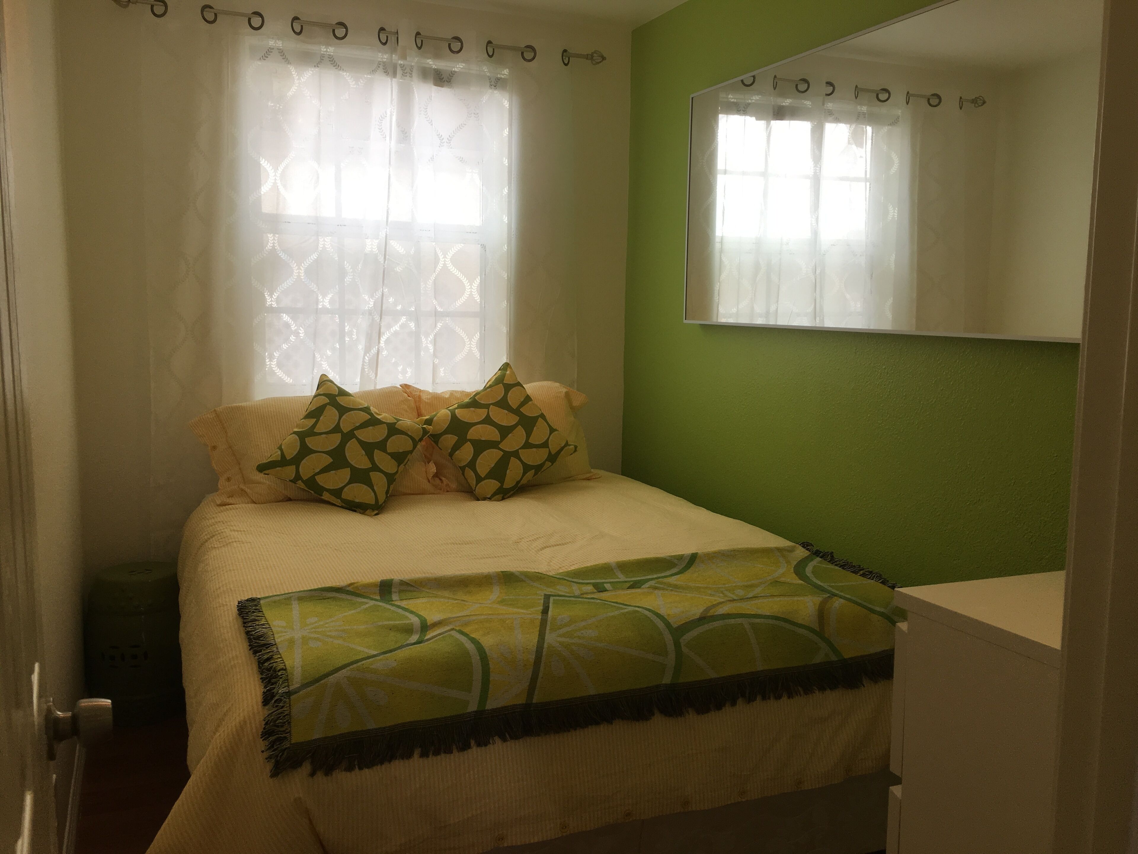 1 habitación, tabla de planchar con plancha, wifi y ropa de cama 