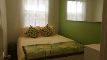 1 habitación, tabla de planchar con plancha, wifi y ropa de cama