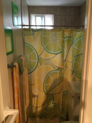 Dusche, Handtücher, Seife, Shampoo