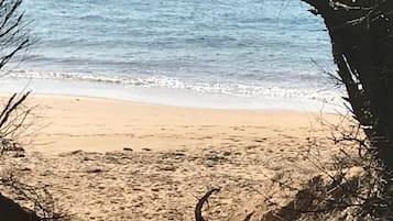 Una spiaggia nelle vicinanze