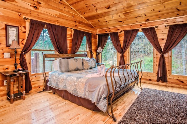 2 bedrooms, iron/ironing board, bed sheets