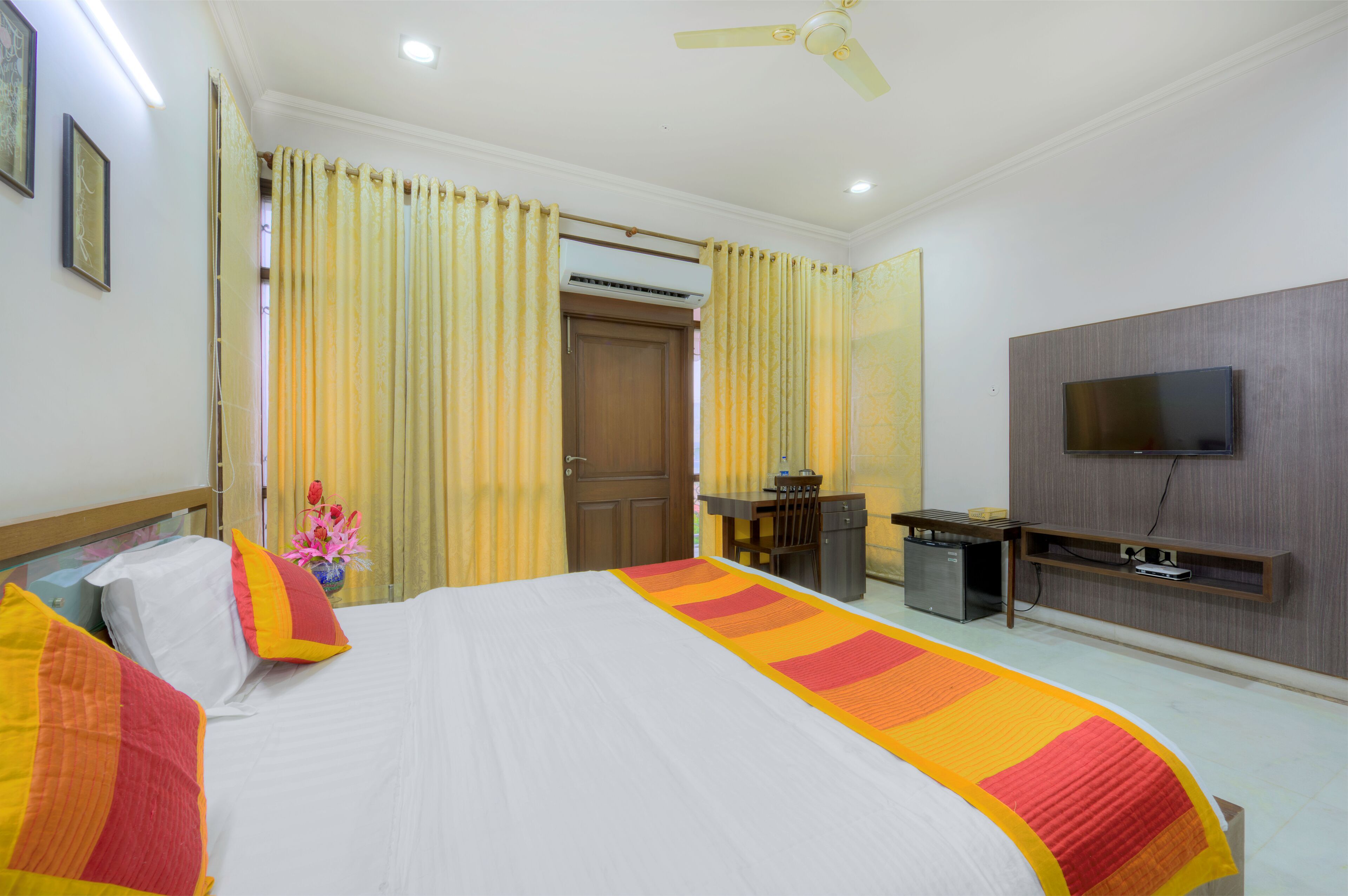 PALM34 - Luxury Private Room with attached Bath