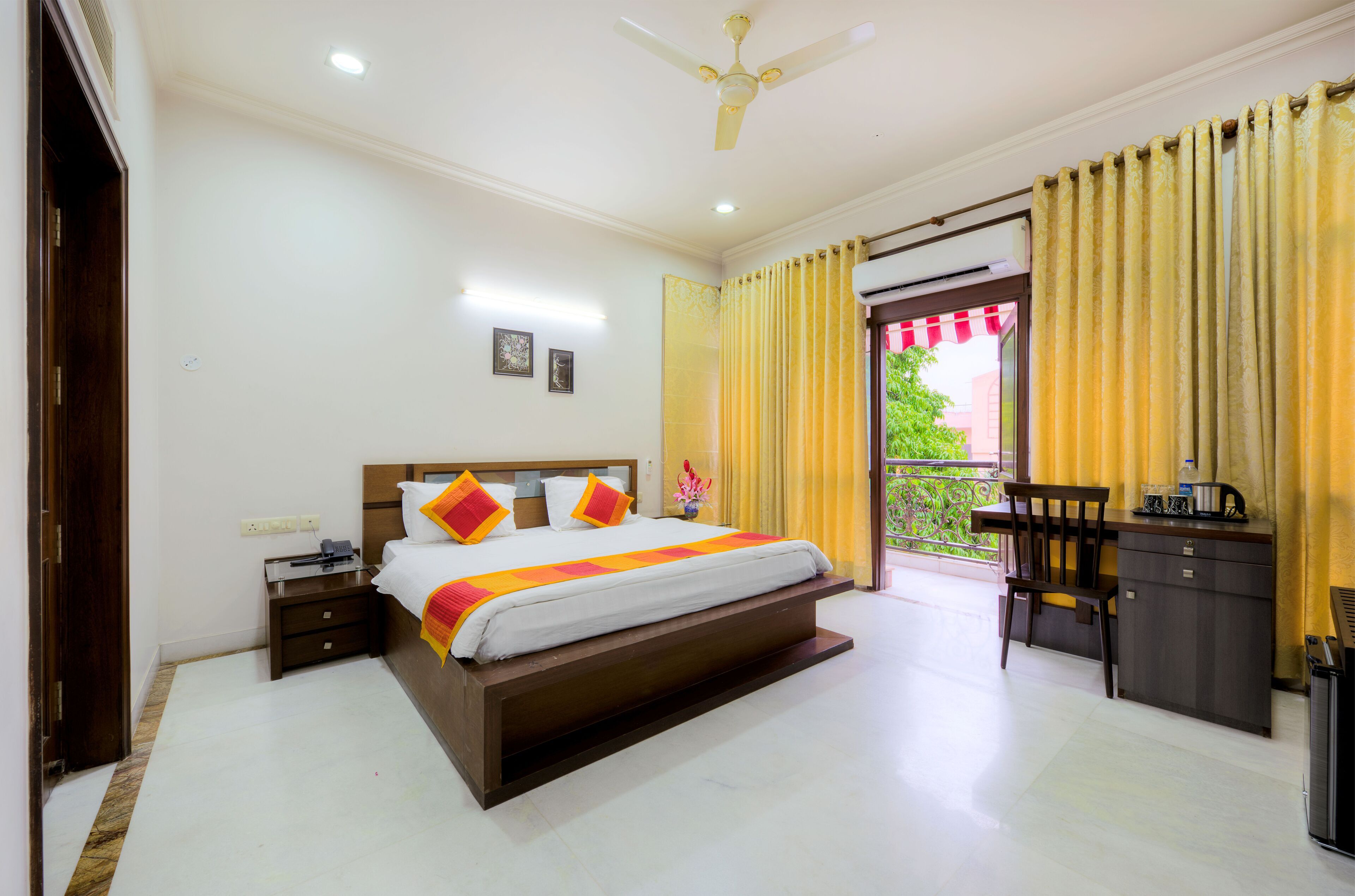 PALM34 - Luxury Private Room with attached Bath