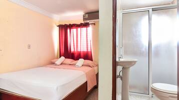 2 bedrooms, in-room safe, desk, iron/ironing board