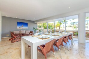 Dining - Spacious, Poolside, Gym, 1 Block Beach & 5th Ave (Playa del Carmen)