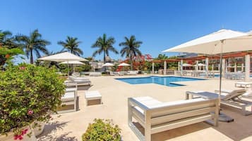 Outdoor pool, sun loungers