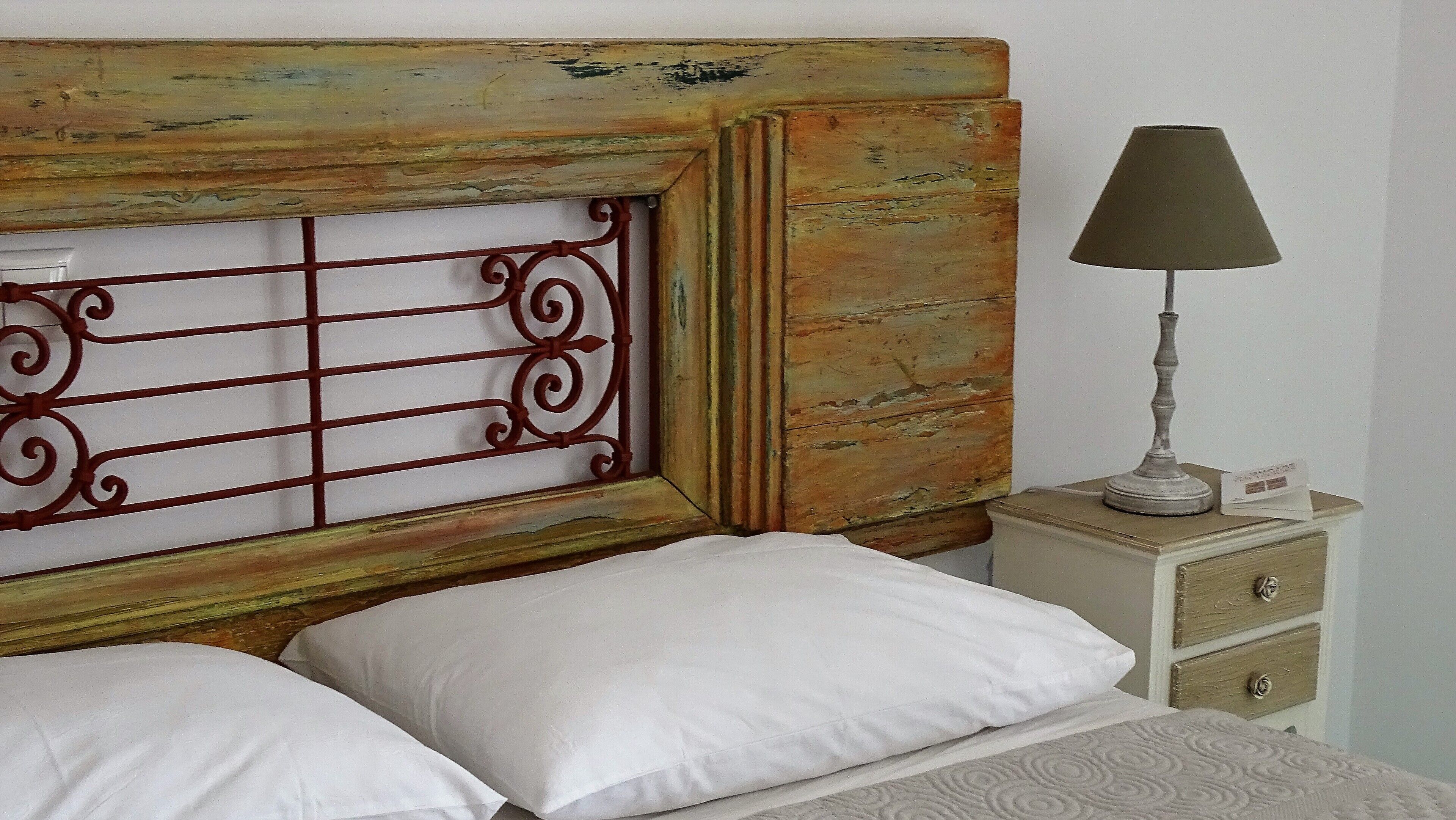 "The Cedar"minimal,traditionally decorated terrace house with sea view 3