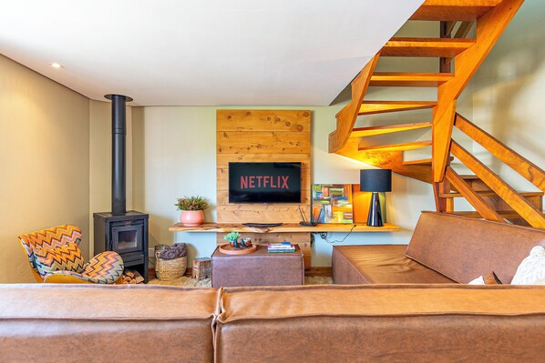 Smart TV, fireplace