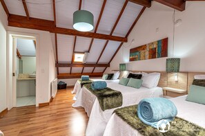 3 bedrooms, iron/ironing board, WiFi, bed sheets