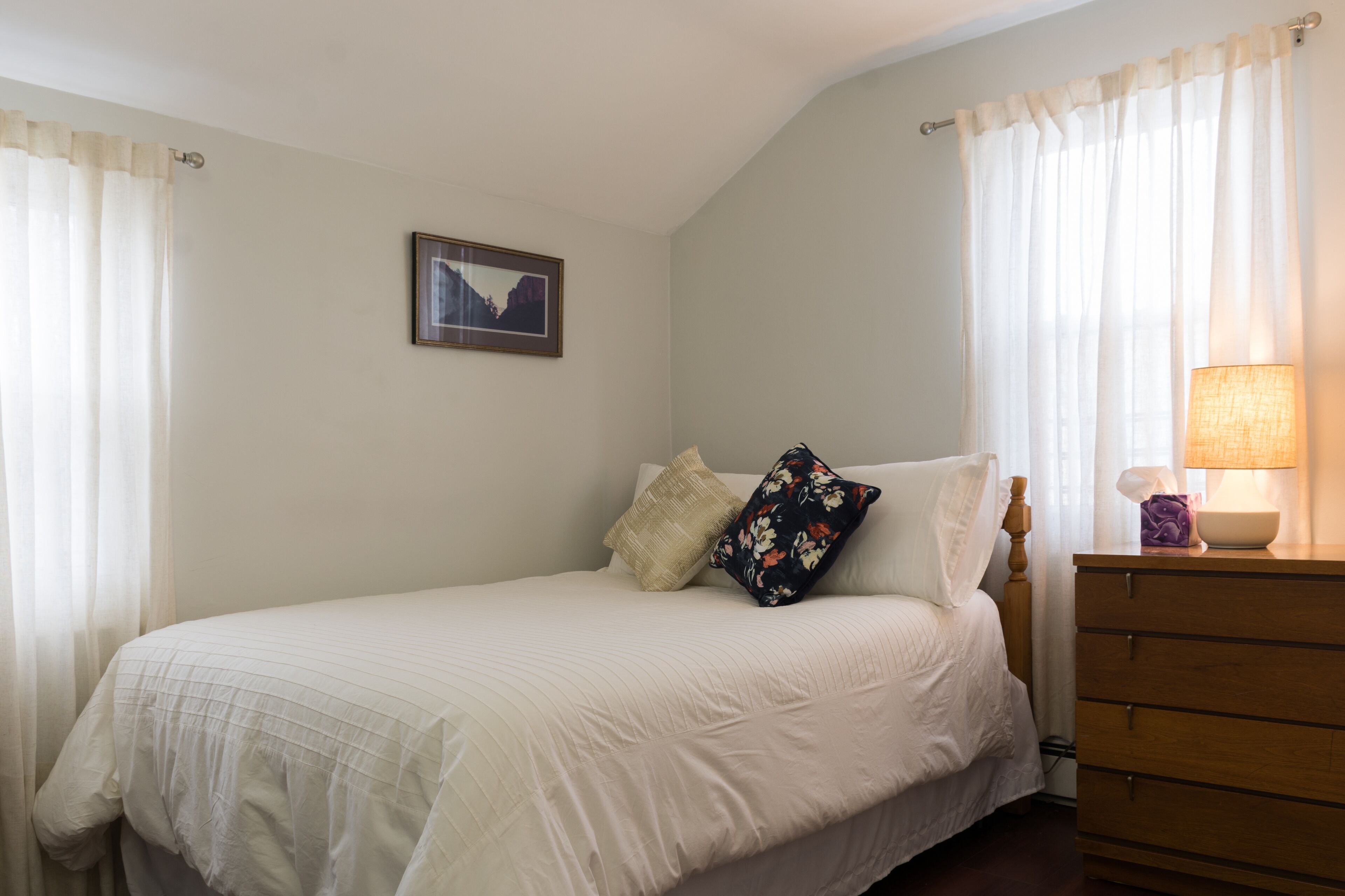 Beautiful, Convenient, easy access to NYC, shopping, WiFi, free parking