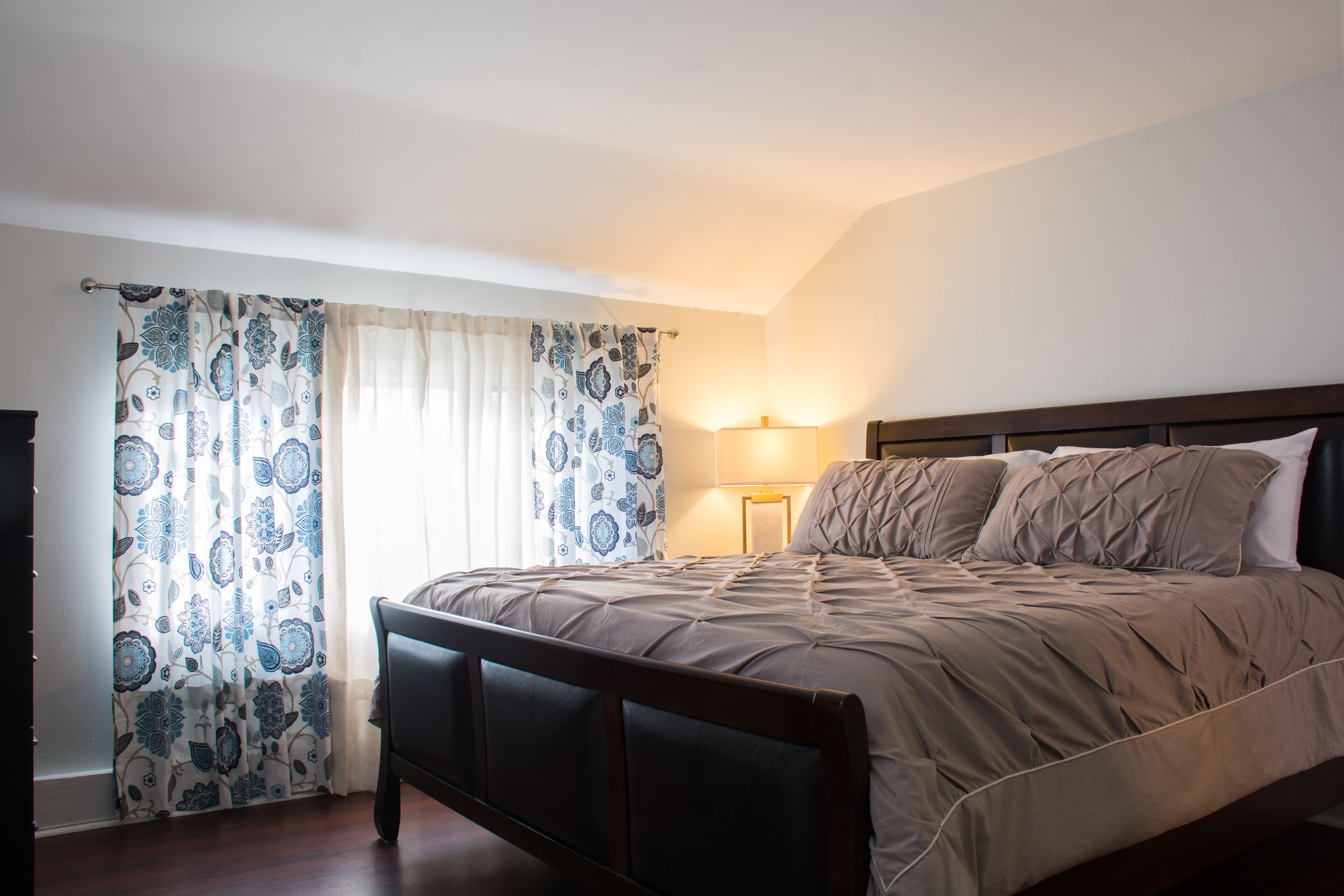 Beautiful, Convenient, easy access to NYC, shopping, WiFi, free parking