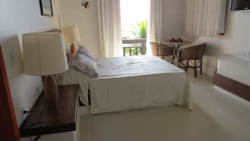 6 bedrooms, iron/ironing board, WiFi, bed sheets