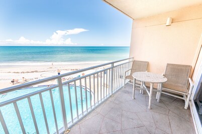 Oceanfront 2BR Condo w/ Balcony & Flexible Sleeping Setup, Unit 338
