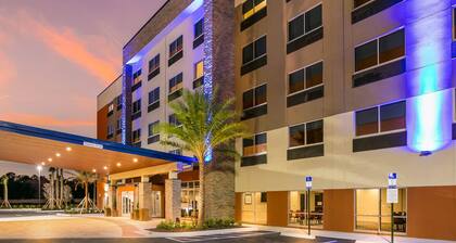 Holiday Inn Express & Suites Jacksonville - Town Center by IHG