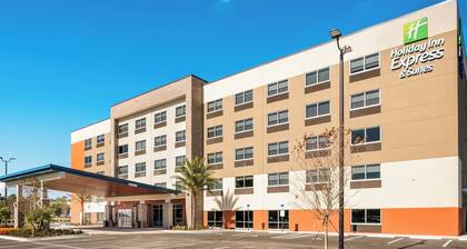 Holiday Inn Express & Suites Jacksonville - Town Center by IHG