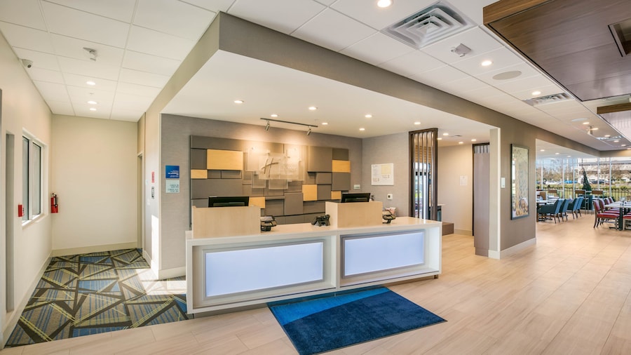 Holiday Inn Express & Suites Jacksonville - Town Center by IHG