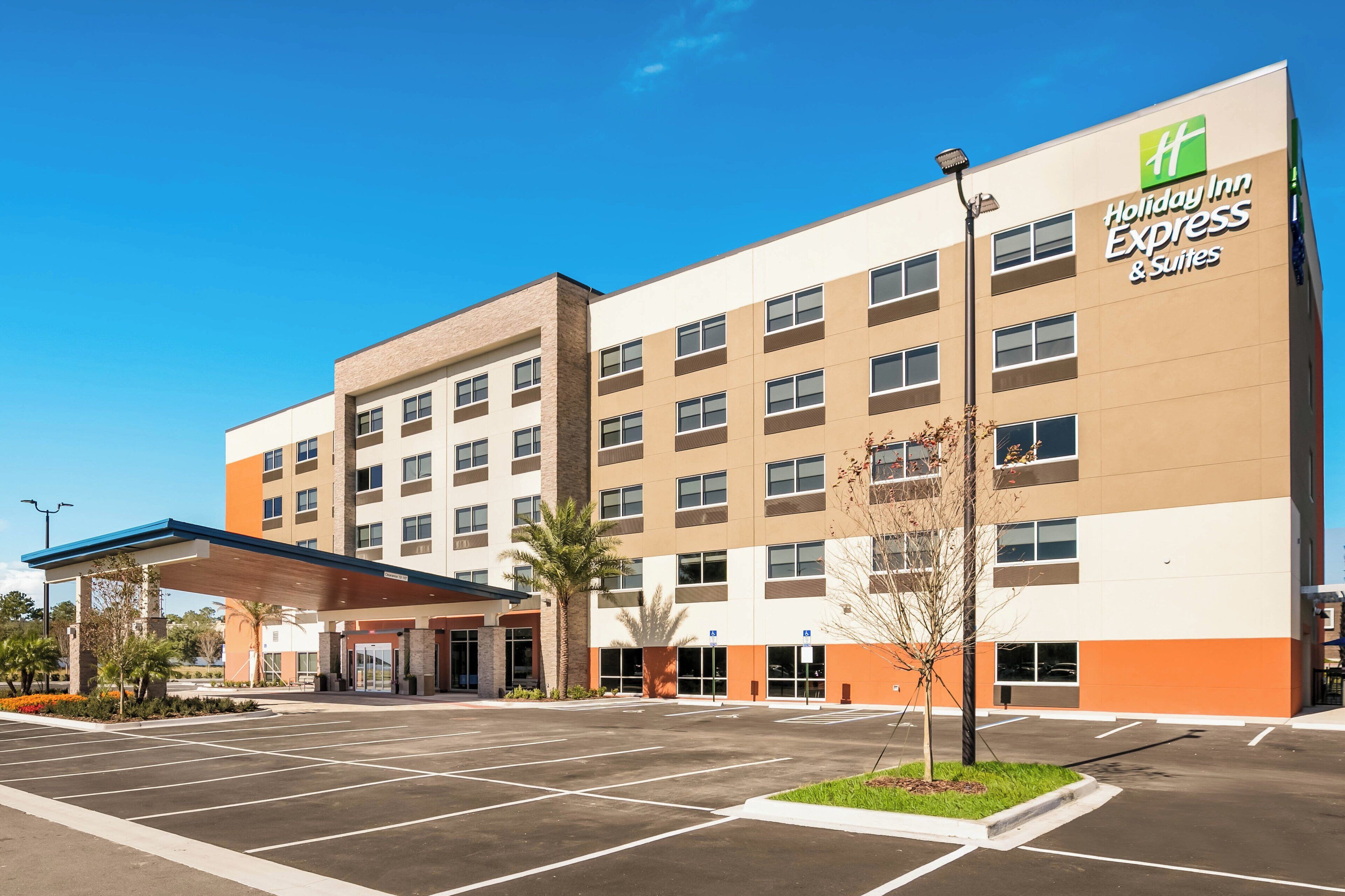 A Holiday Inn Express & Suites hotel with a parking lot and a covered entrance.
