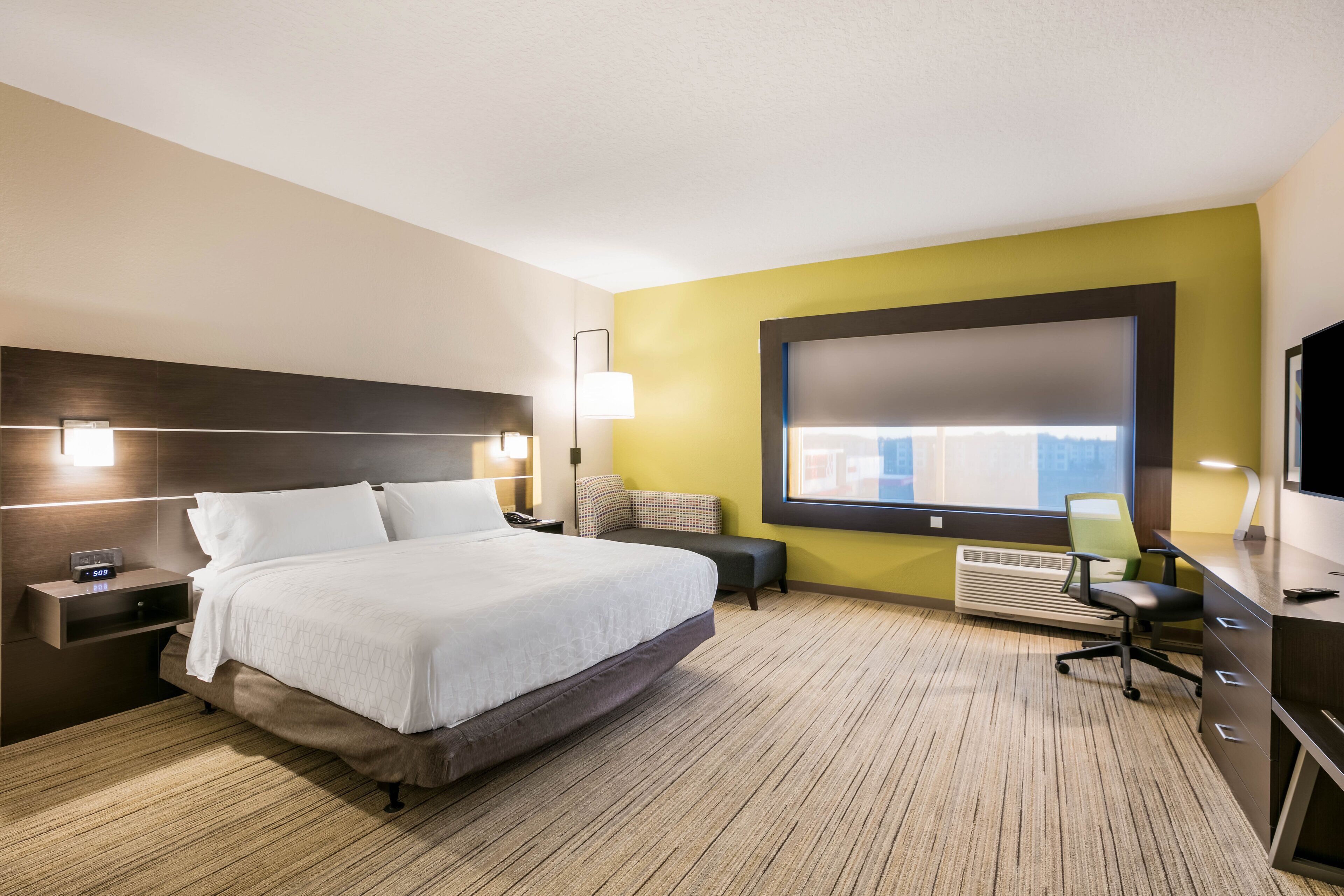 Photo - Holiday Inn Express & Suites Jacksonville - Town Center by IHG