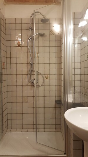 Bathtub, bidet, towels, soap
