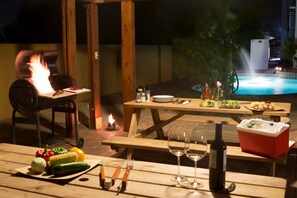 Outdoor dining - Chic Apartment in Aruba with Balcony! (Noord)