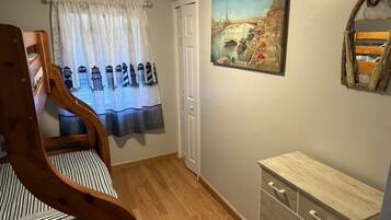 2 chambres, fer et planche à repasser, Wi-Fi gratuit, draps fournis