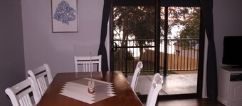 Lakes Edge Cottage - Self Contained