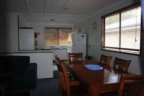 Dining - Lakes Edge Cottage - Self Contained (Nords Wharf)