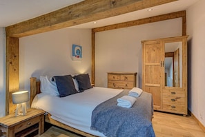 4 bedrooms, WiFi, bed sheets