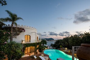 A heated pool - Torre dell'Aquila, Luxury Villa with concierge service. (Forio)