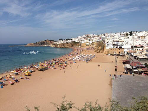 VIEILLE VILLE, Apt.120m2 au centre-ville d'Albufeira, CLIMATISATION / TÉLÉVISION PAR CÂBLE / WIFI GRATUIT