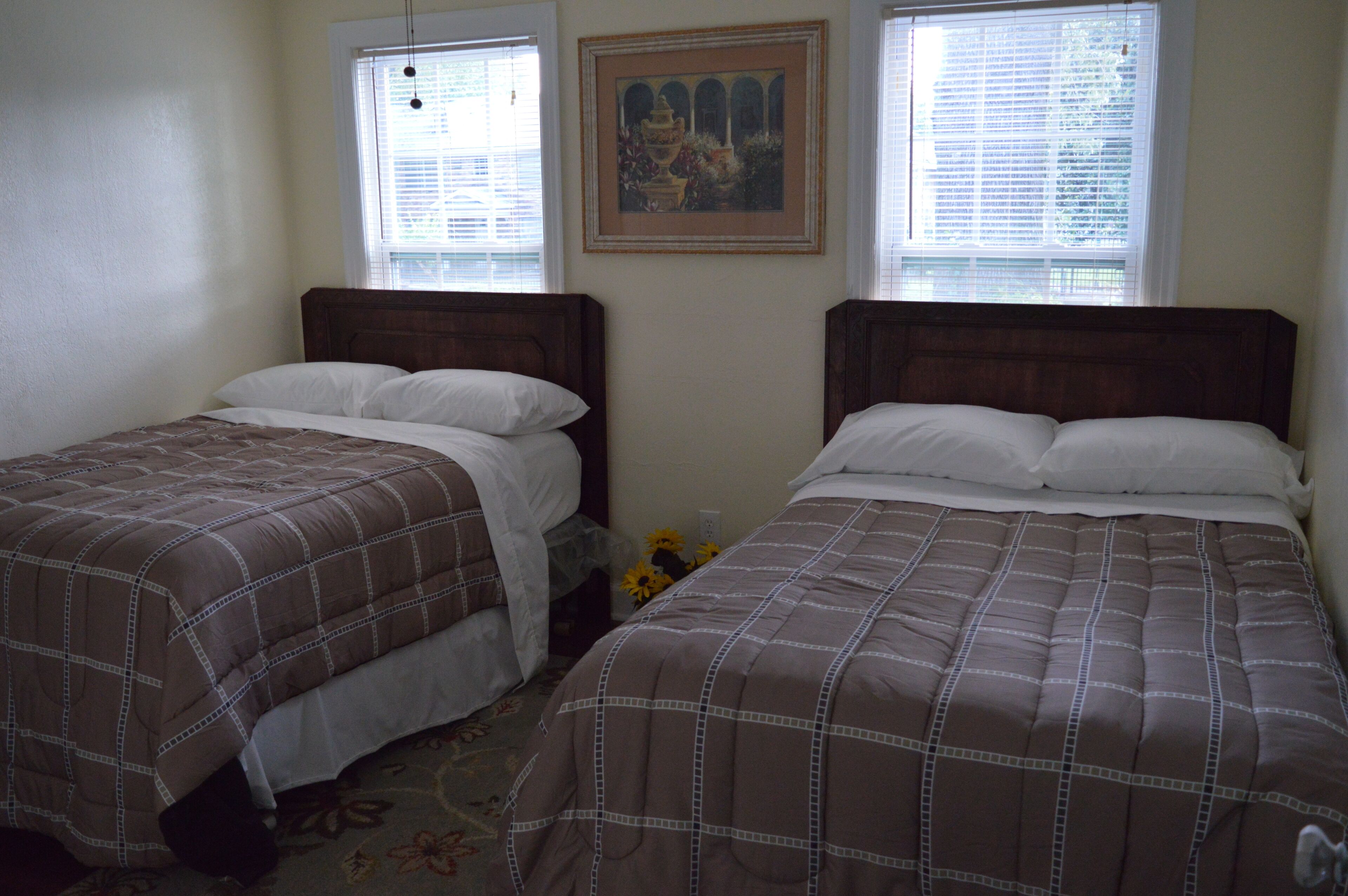 AWESOME EVENT HOME near Football Stadium, Family Gatherings in Midtown