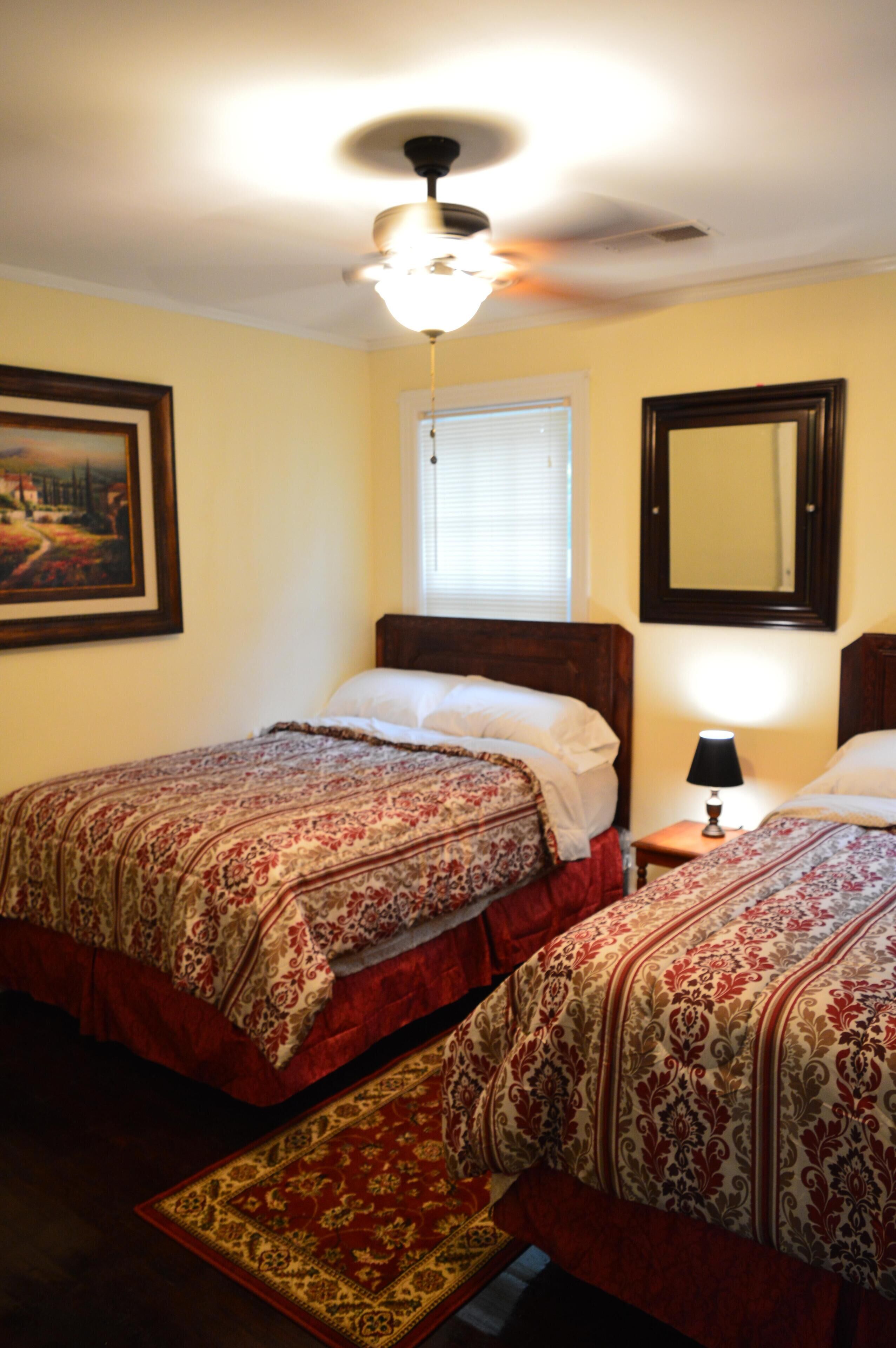 AWESOME EVENT HOME near Football Stadium, Family Gatherings in Midtown