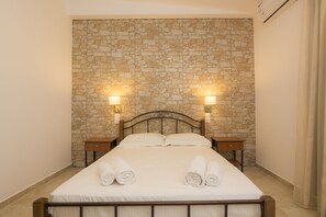 2 slaapkamers, een kluis op de kamer, een strijkplank/strijkijzer
