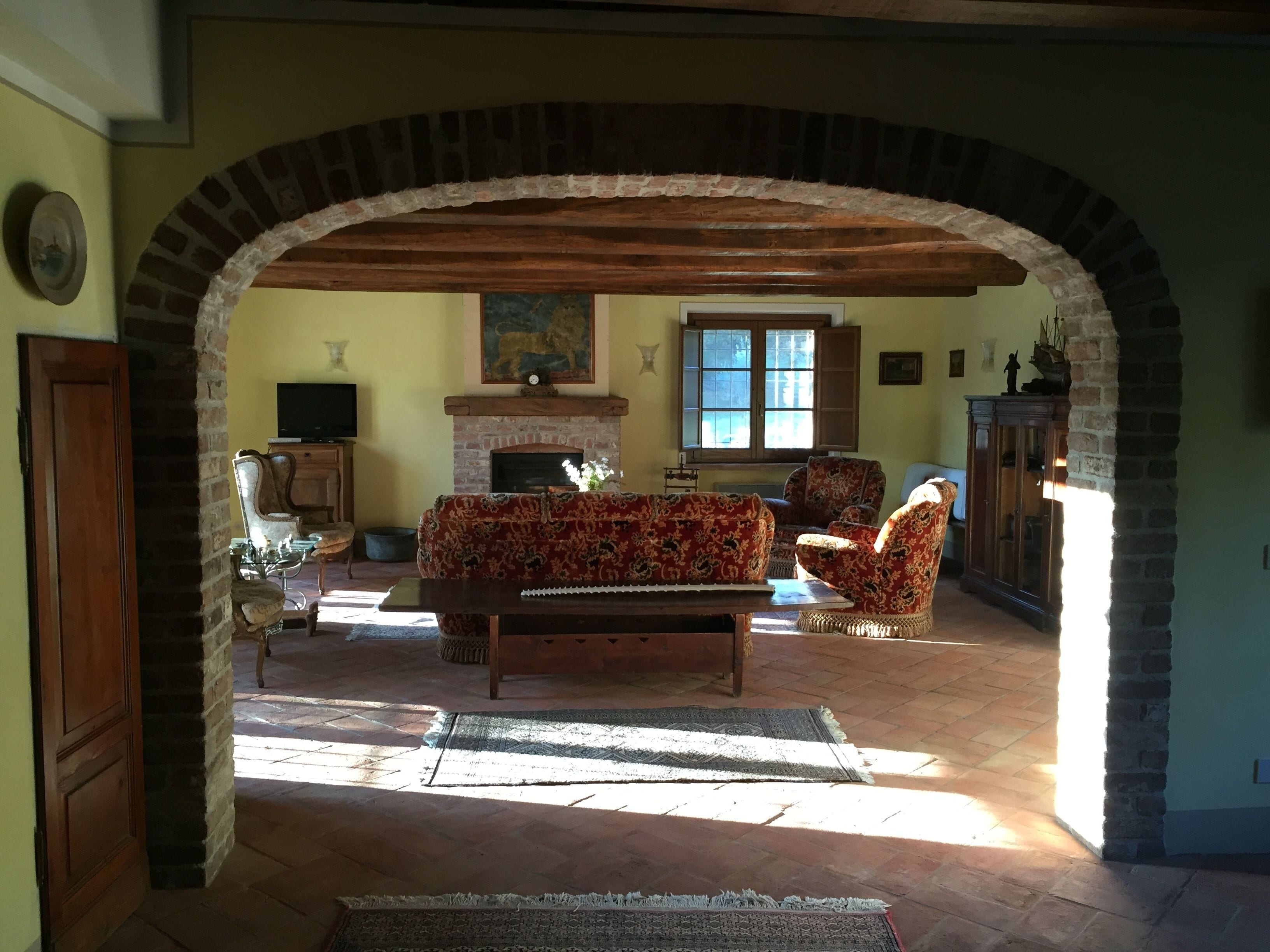 Televisión, chimenea, videojuegos y tenis de mesa 