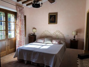 4 bedrooms, iron/ironing board, travel crib, free WiFi