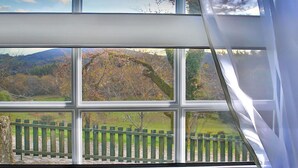 A view through a window with a wooden fence and a mountainous landscape. - Nature in its purest state ... (Casais de Vide)