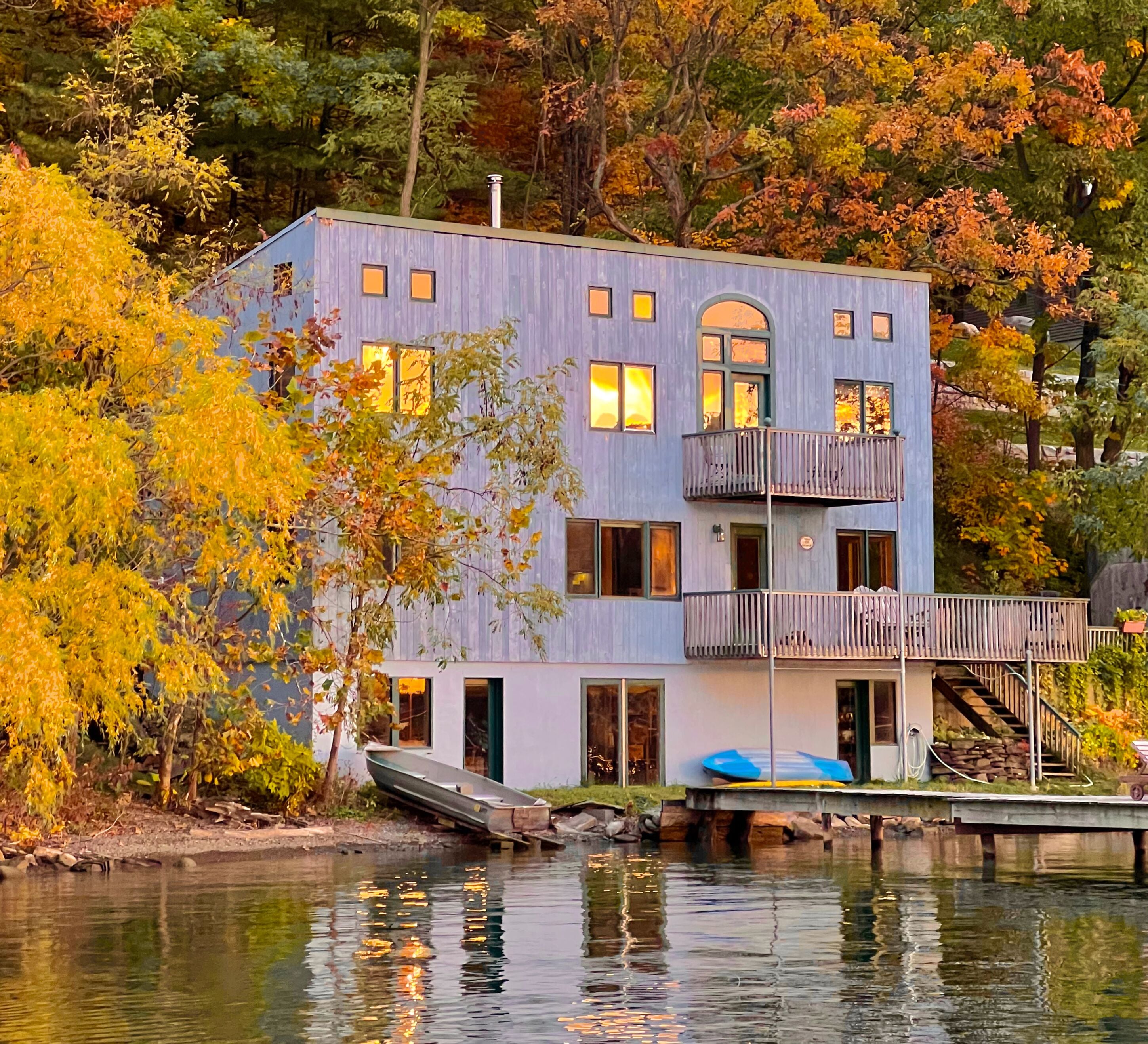 Keuka Cottage ✧ Handcrafted Beauty on Lake's Shore — sunsets, fire pit, kayaks!